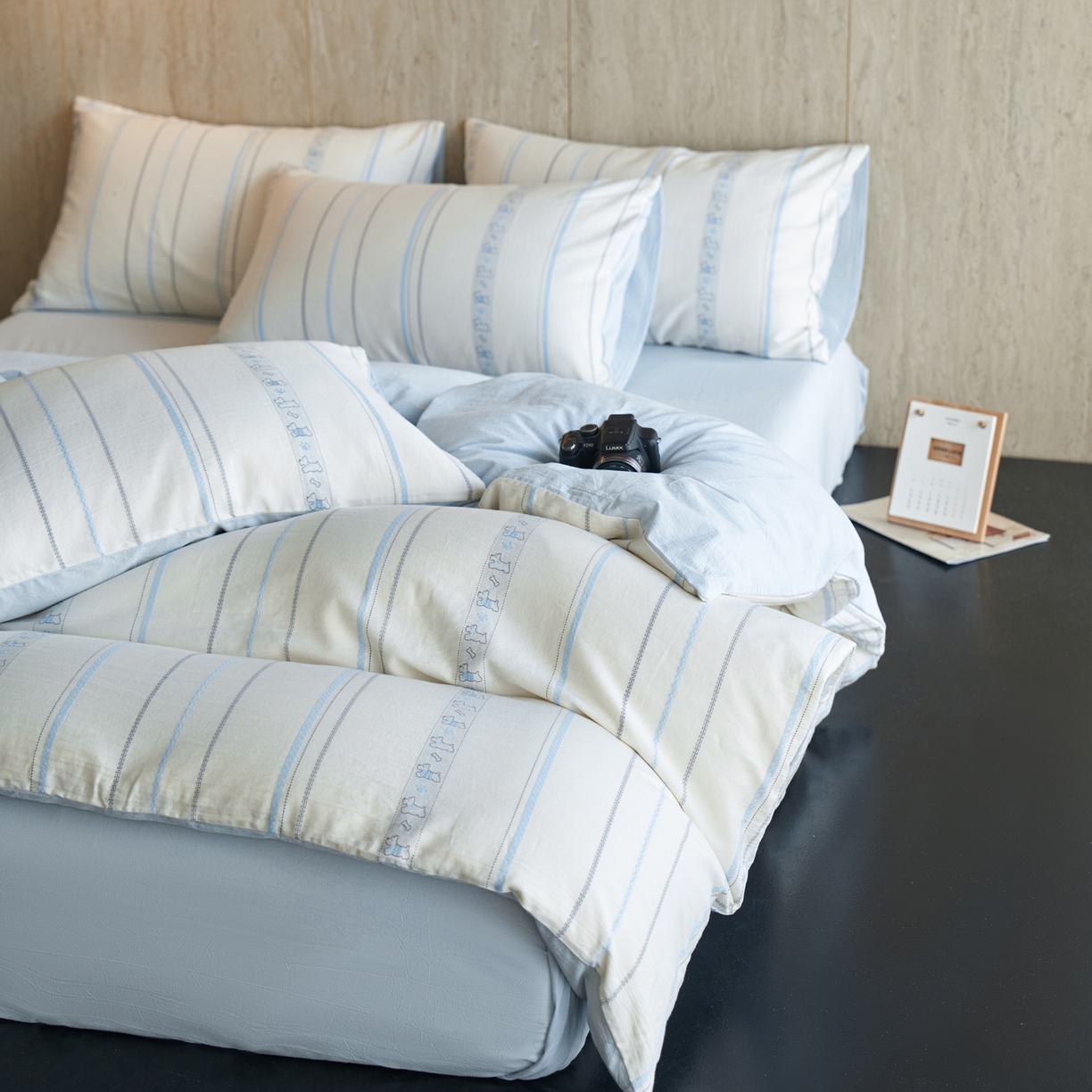 91家纺网 家纺一手货源 找家纺 如一 2026新款全棉纯棉水洗棉卡通色织大提花四件套 雪纳瑞-蓝灰