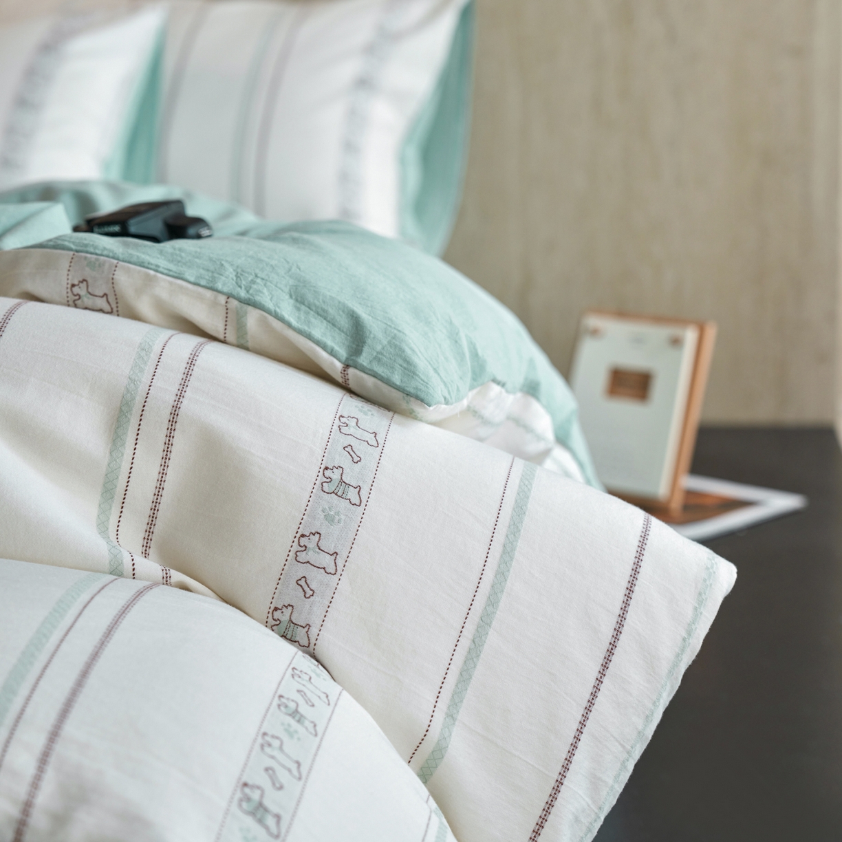 91家纺网 家纺一手货源 找家纺 如一 2026新款全棉纯棉水洗棉卡通色织大提花四件套 雪纳瑞-绿咖