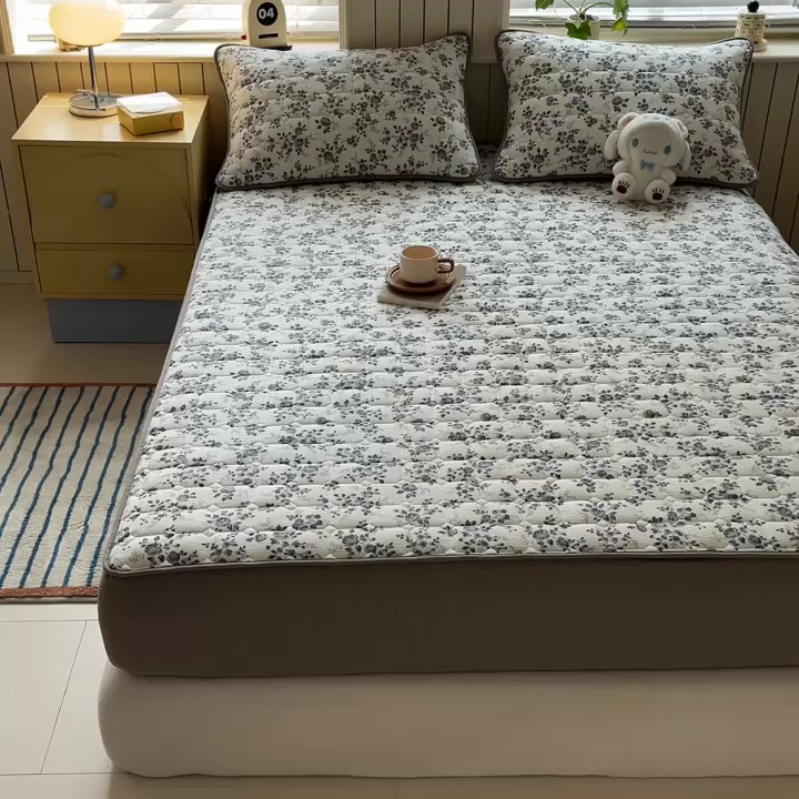 91家纺网 家纺一手货源 找家纺 优眠坊 2026新款亲肤泡芙纱夹棉单床笠床笠单件单品床笠三件套 柔花诗意-夹棉款