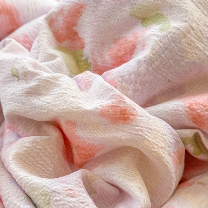 91家纺网 家纺一手货源 找家纺 梵希雅 2026新款A类木棉皱皱纱夏被 蜜桃花田