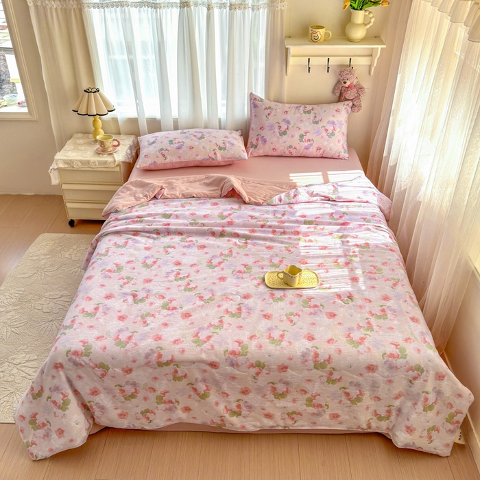 91家纺网 家纺一手货源 找家纺 梵希雅 2026新款A类木棉皱皱纱夏被 蜜桃花田