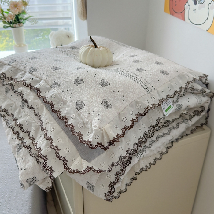 91家纺网 家纺一手货源 找家纺 （总）桔禾家纺 2026新款高克重小清新可爱风泡芙棉全棉镂空花边款夏被四件套夏凉被空调被四件套