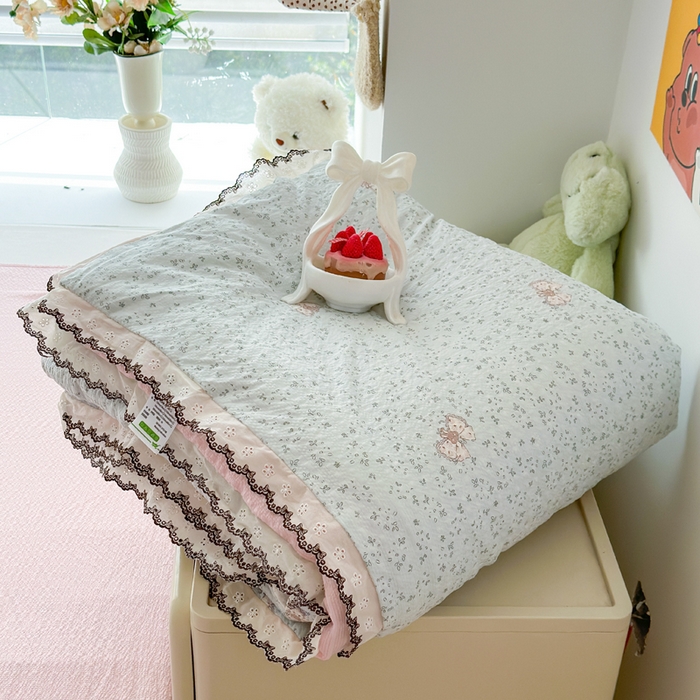 91家纺网 家纺一手货源 找家纺 （总）桔禾家纺 2026新款高克重小清新可爱风泡芙棉全棉镂空花边款夏被四件套夏凉被空调被四件套