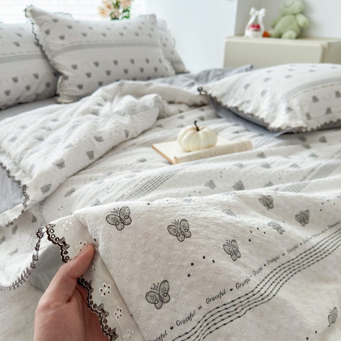 91家纺网 家纺一手货源 找家纺 （总）桔禾家纺 2026新款高克重小清新可爱风泡芙棉全棉镂空花边款夏被四件套夏凉被空调被四件套