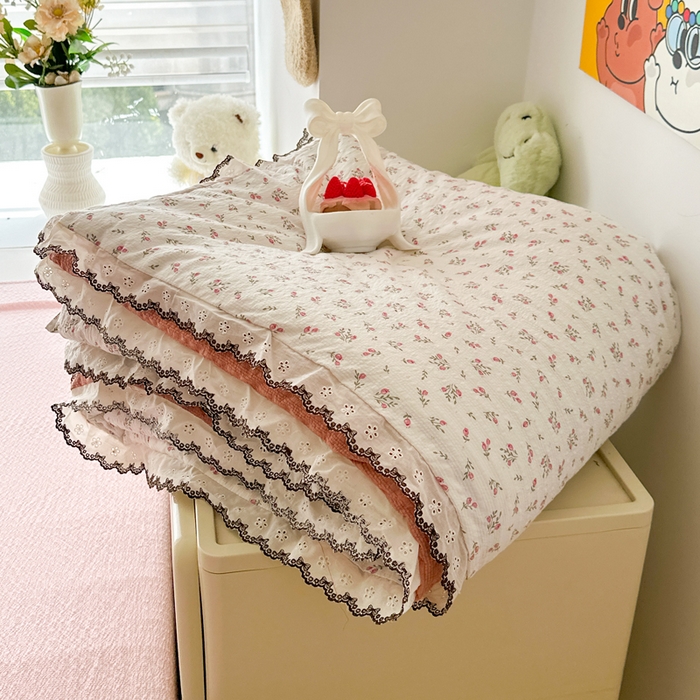 91家纺网 家纺一手货源 找家纺 （总）桔禾家纺 2026新款高克重小清新可爱风泡芙棉全棉镂空花边款夏被四件套夏凉被空调被四件套