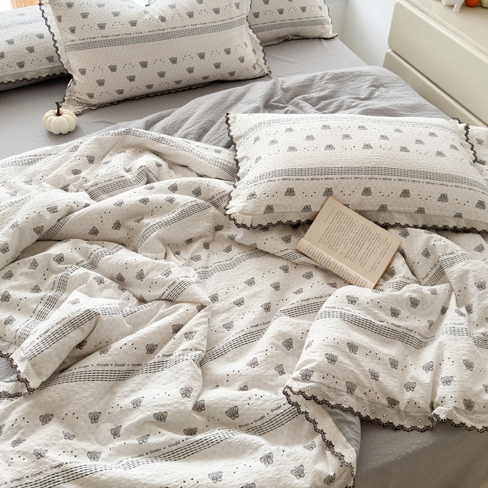 91家纺网 家纺一手货源 找家纺 （总）桔禾家纺 2026新款高克重小清新可爱风泡芙棉全棉镂空花边款夏被四件套夏凉被空调被四件套