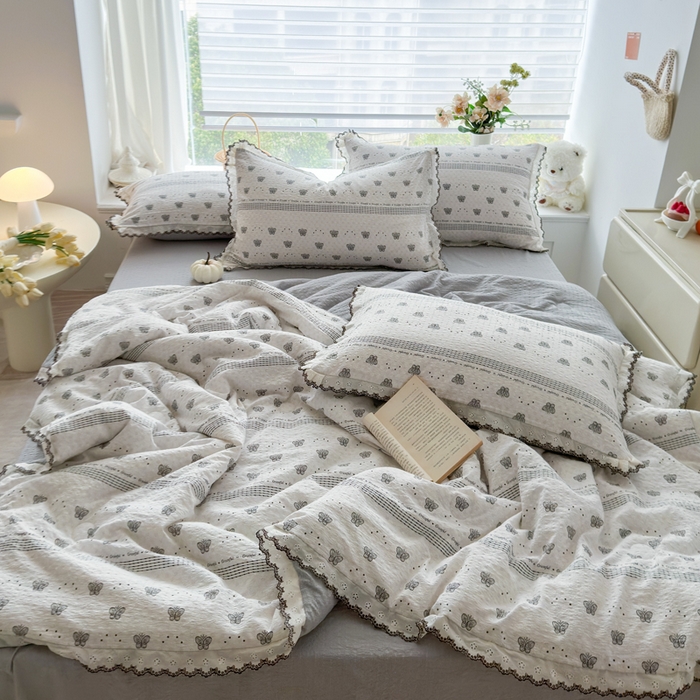 91家纺网 家纺一手货源 找家纺 （总）桔禾家纺 2026新款高克重小清新可爱风泡芙棉全棉镂空花边款夏被四件套夏凉被空调被四件套