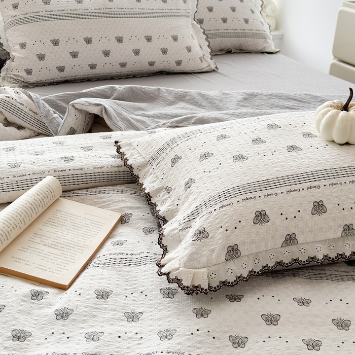 91家纺网 家纺一手货源 找家纺 （总）桔禾家纺 2026新款高克重小清新可爱风泡芙棉全棉镂空花边款夏被四件套夏凉被空调被四件套