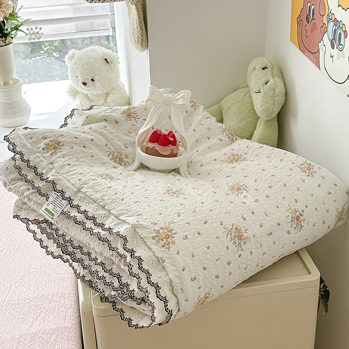 91家纺网 家纺一手货源 找家纺 （总）桔禾家纺 2026新款高克重小清新可爱风泡芙棉全棉镂空花边款夏被四件套夏凉被空调被四件套