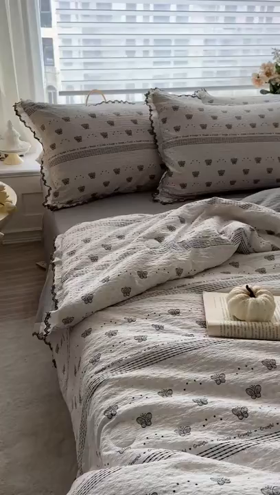 91家纺网 家纺一手货源 找家纺 （总）桔禾家纺 2026新款高克重小清新可爱风泡芙棉全棉镂空花边款夏被四件套夏凉被空调被四件套