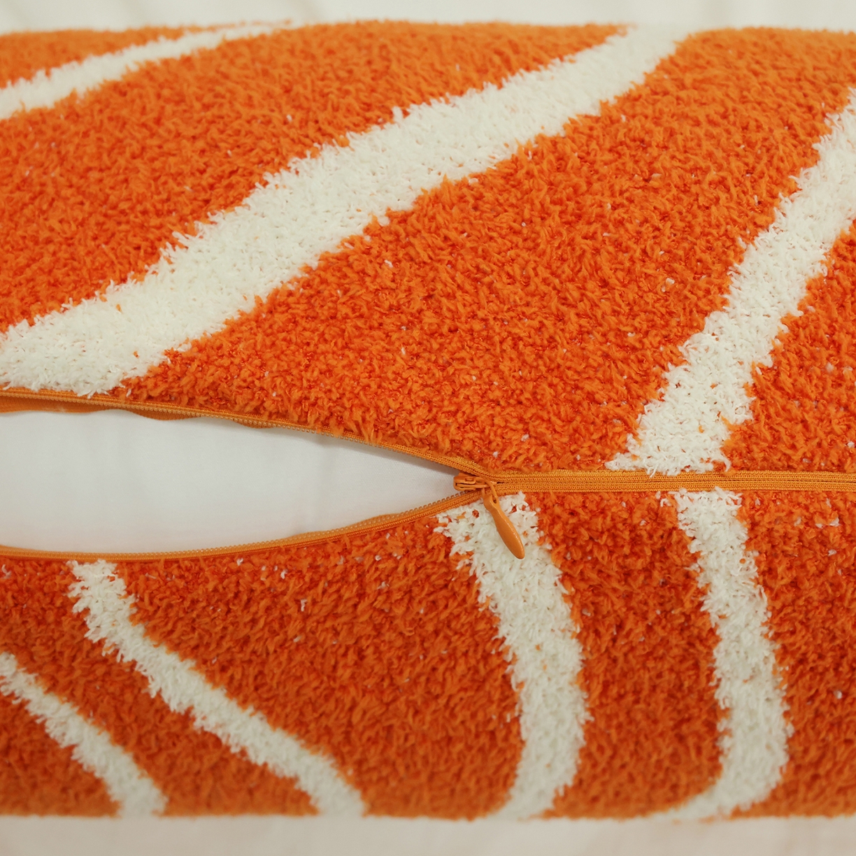 91家纺网 家纺一手货源 找家纺 （总）暖绵绵家纺 2026新款橙白相间可拆洗抱枕-飒缇文