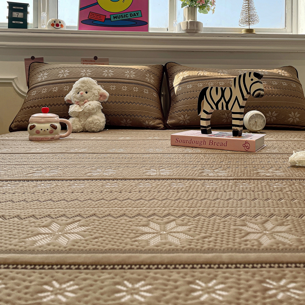 91家纺网 家纺一手货源 找家纺 山茶家居-原创设计（原山茶家纺） 2026新款A类pe提花华夫格凉感席凉席席子-费尔岛系列 费尔岛-深咖