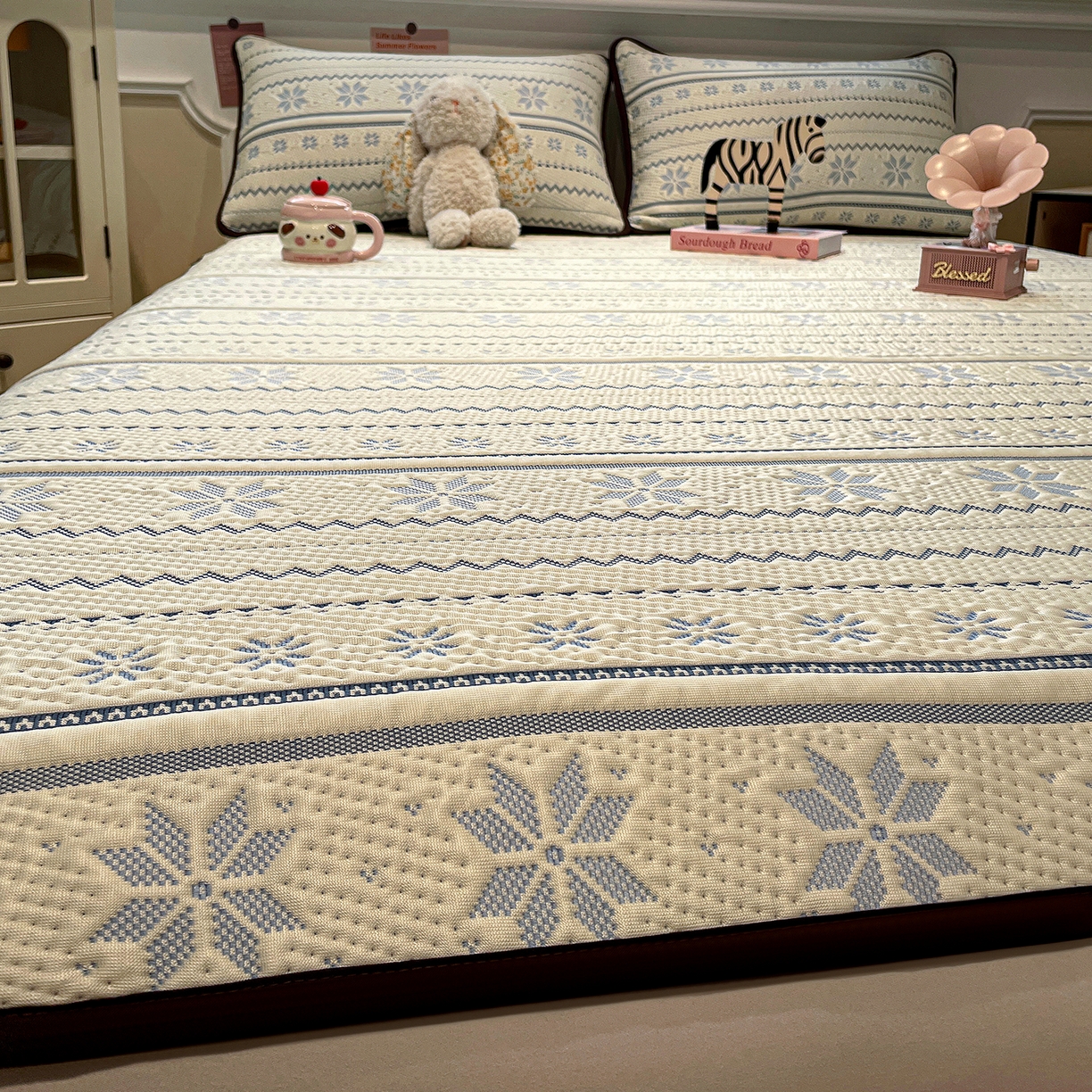 91家纺网 家纺一手货源 找家纺 山茶家居-原创设计（原山茶家纺） 2026新款A类pe提花华夫格凉感席凉席席子-费尔岛系列 费尔岛-蓝