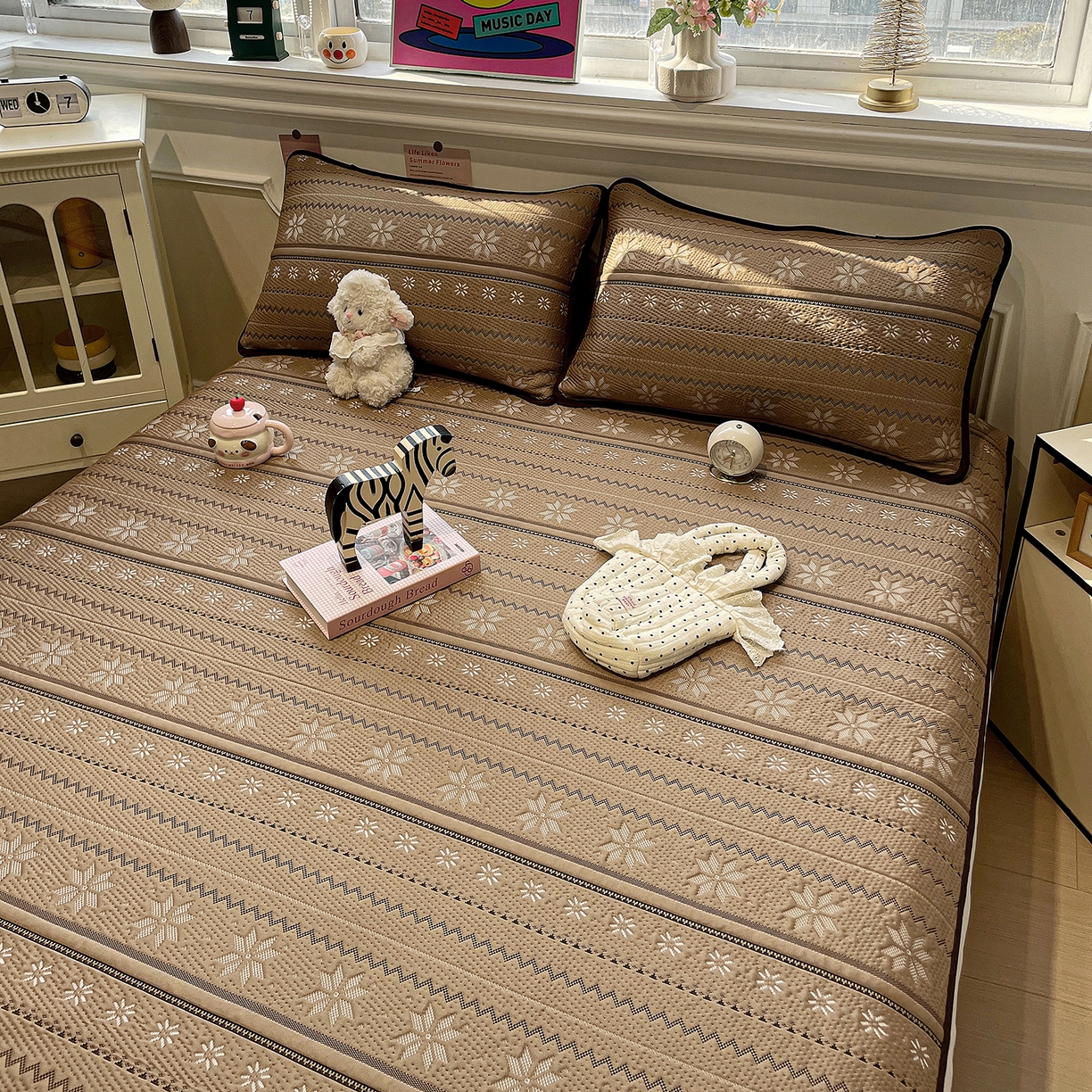 91家纺网 家纺一手货源 找家纺 山茶家居-原创设计（原山茶家纺） 2026新款A类pe提花华夫格凉感席凉席席子-费尔岛系列 费尔岛-深咖