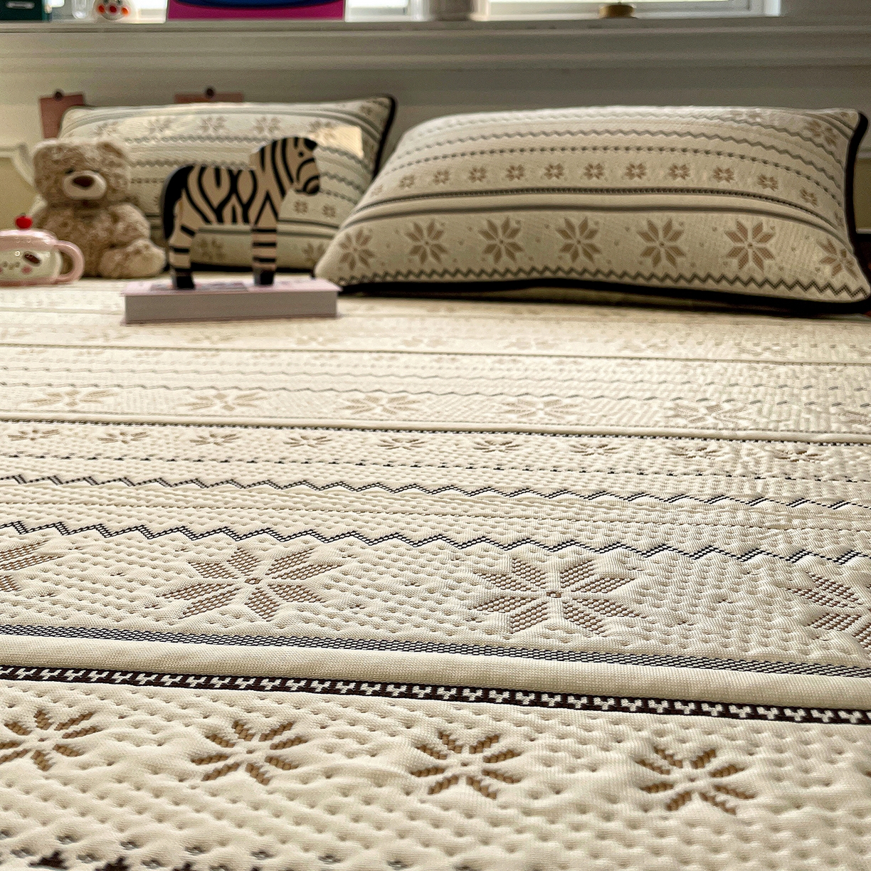 91家纺网 家纺一手货源 找家纺 山茶家居-原创设计（原山茶家纺） 2026新款A类pe提花华夫格凉感席凉席席子-费尔岛系列 费尔岛-米咖