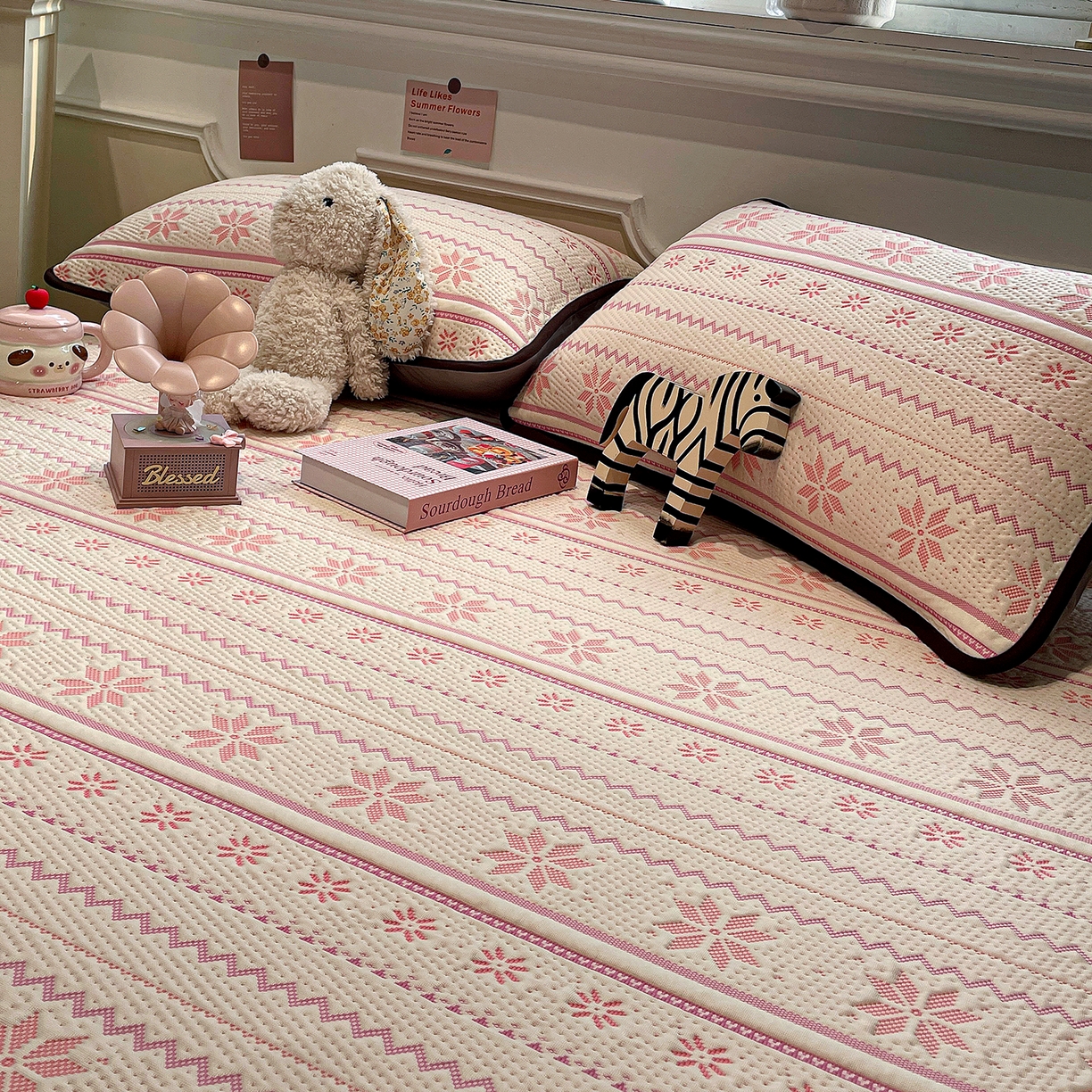 91家纺网 家纺一手货源 找家纺 山茶家居-原创设计（原山茶家纺） 2026新款A类pe提花华夫格凉感席凉席席子-费尔岛系列 费尔岛-粉