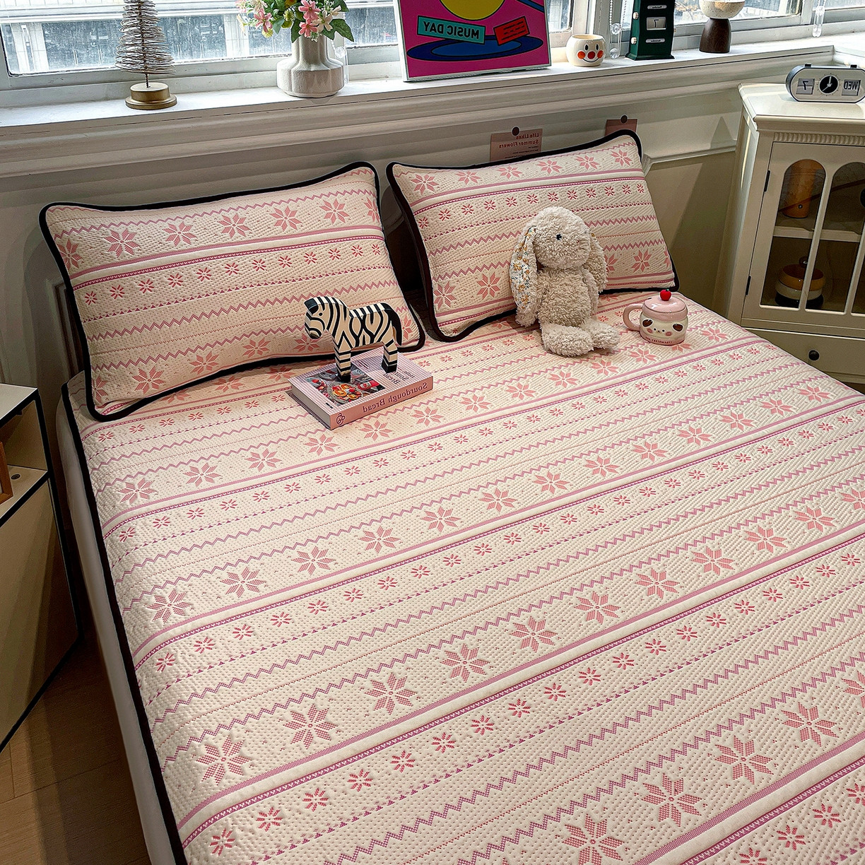 91家纺网 家纺一手货源 找家纺 山茶家居-原创设计（原山茶家纺） 2026新款A类pe提花华夫格凉感席凉席席子-费尔岛系列 费尔岛-粉