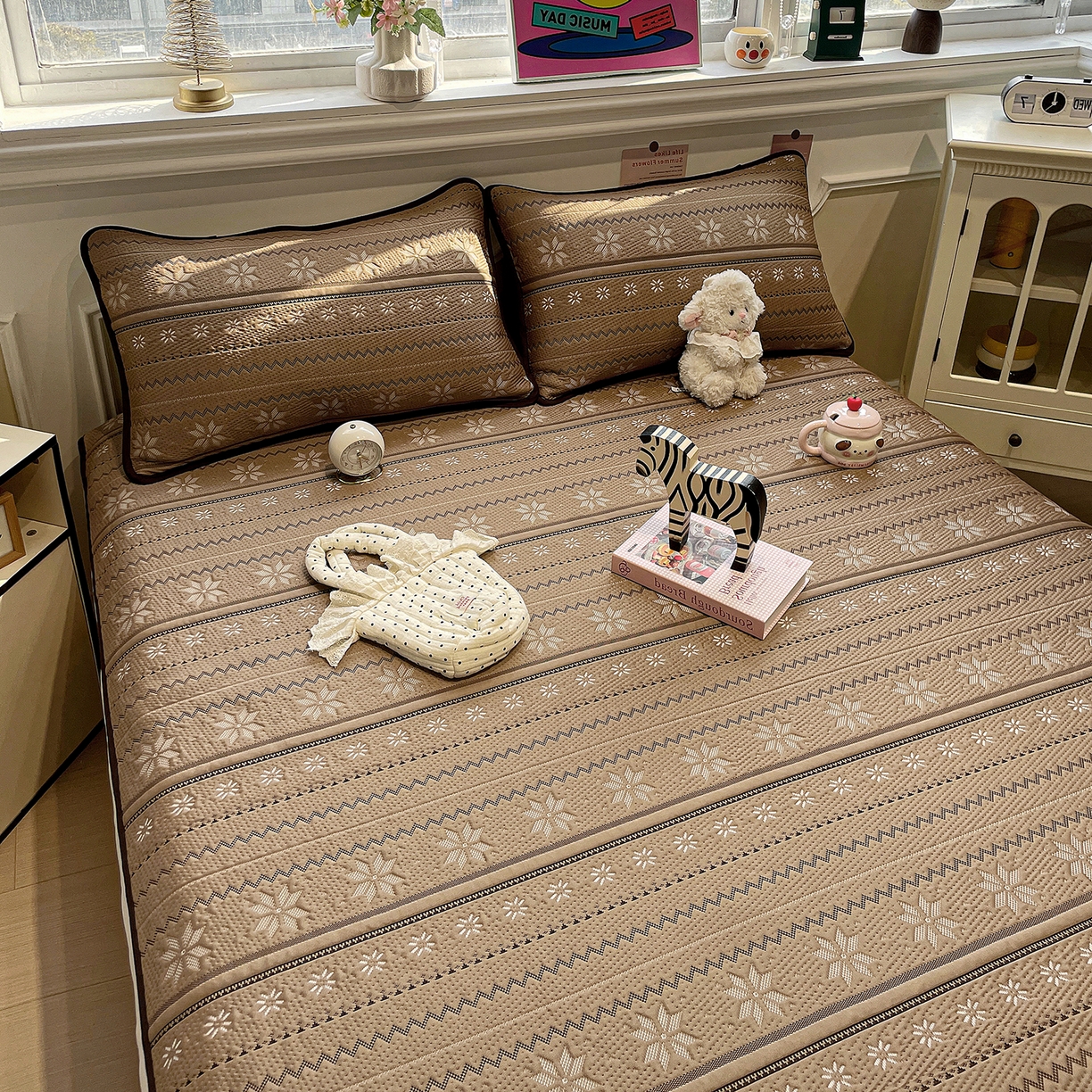 91家纺网 家纺一手货源 找家纺 山茶家居-原创设计（原山茶家纺） 2026新款A类pe提花华夫格凉感席凉席席子-费尔岛系列 费尔岛-深咖