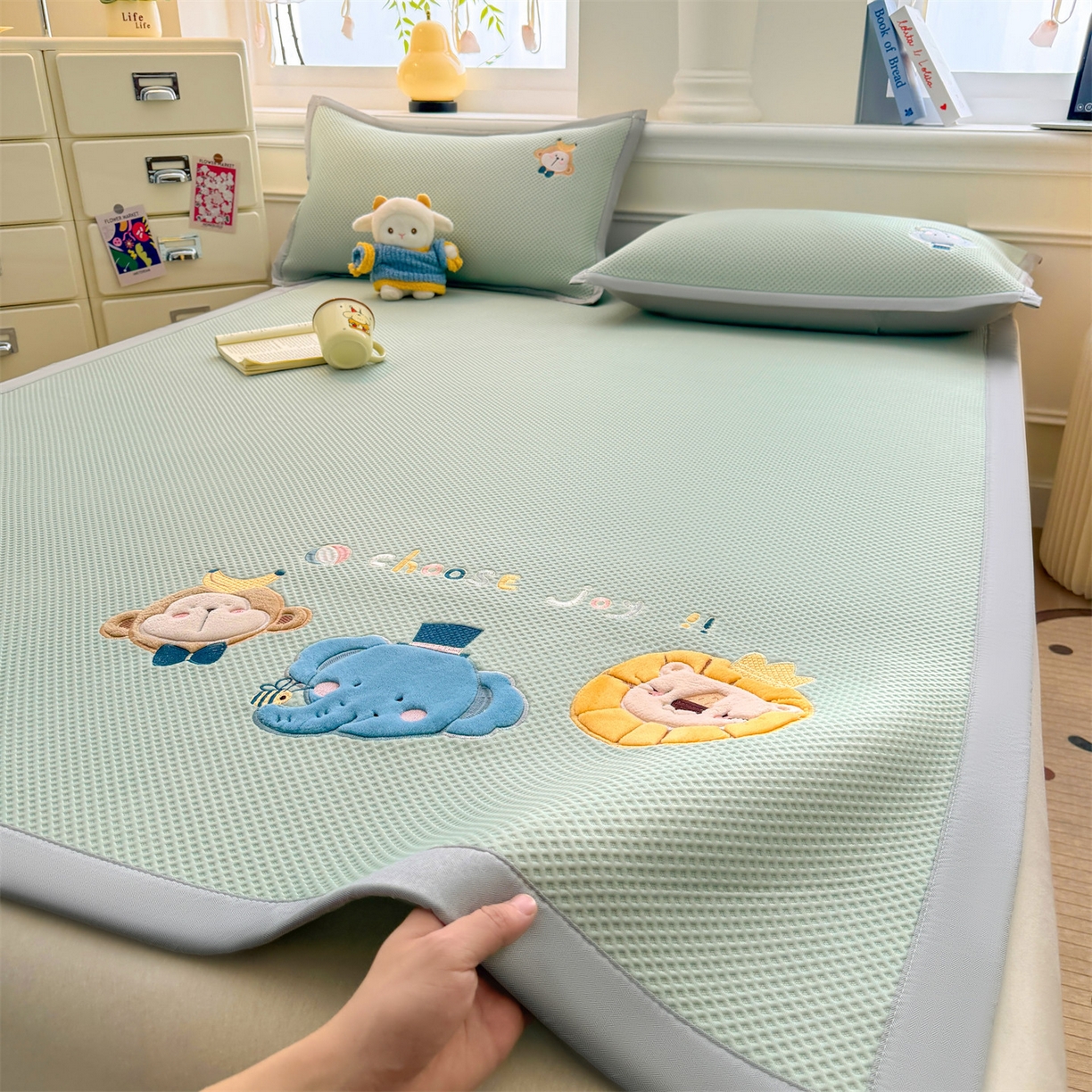 91家纺网 家纺一手货源 找家纺 （总）布凡家居 2026新款高端A类PE高分子冰丝凉席卡通贴布凉席冰豆豆软凉席