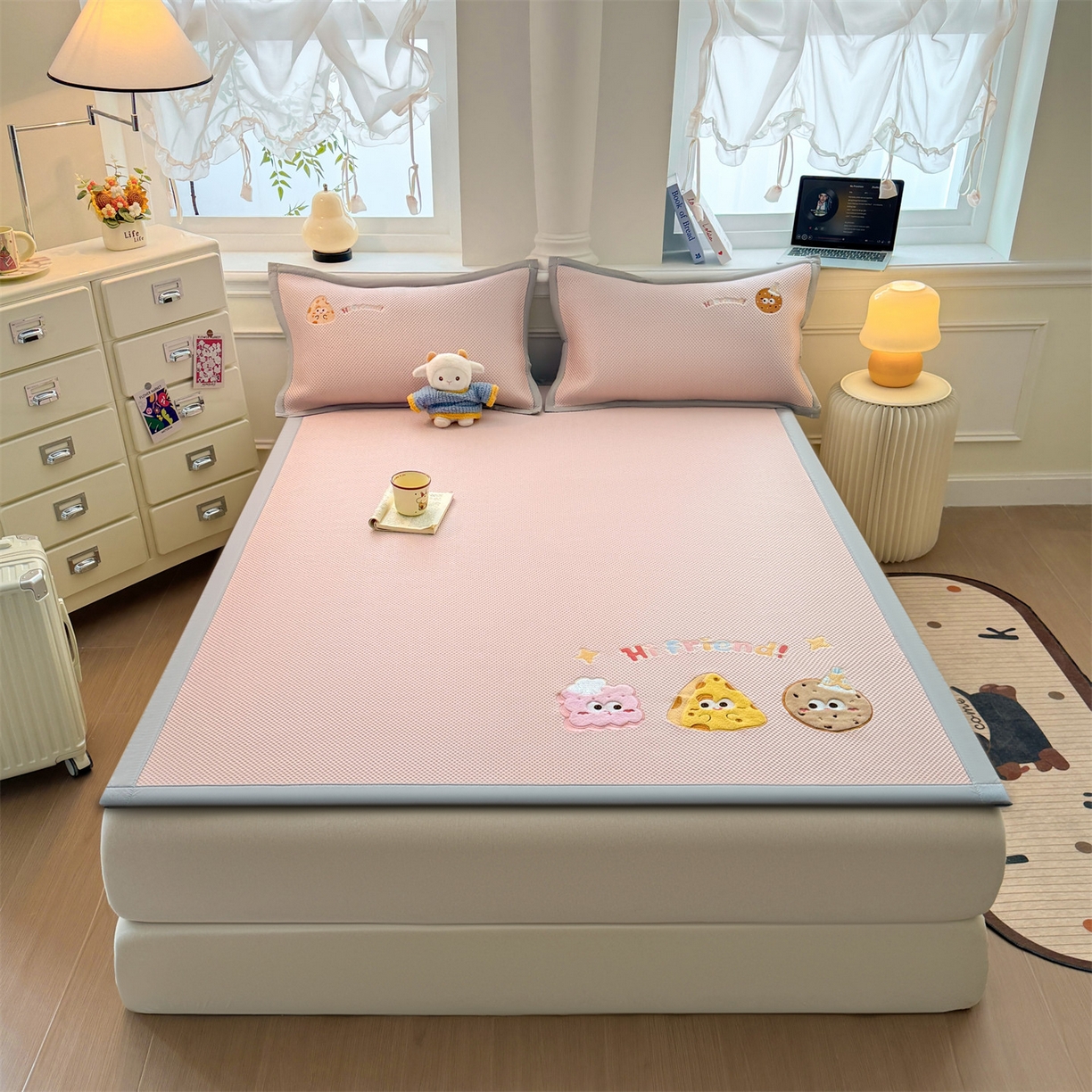 91家纺网 家纺一手货源 找家纺 布凡家居 2026新款高端A类PE高分子冰丝凉席卡通贴布凉席冰豆豆软凉席 甜点美食-粉