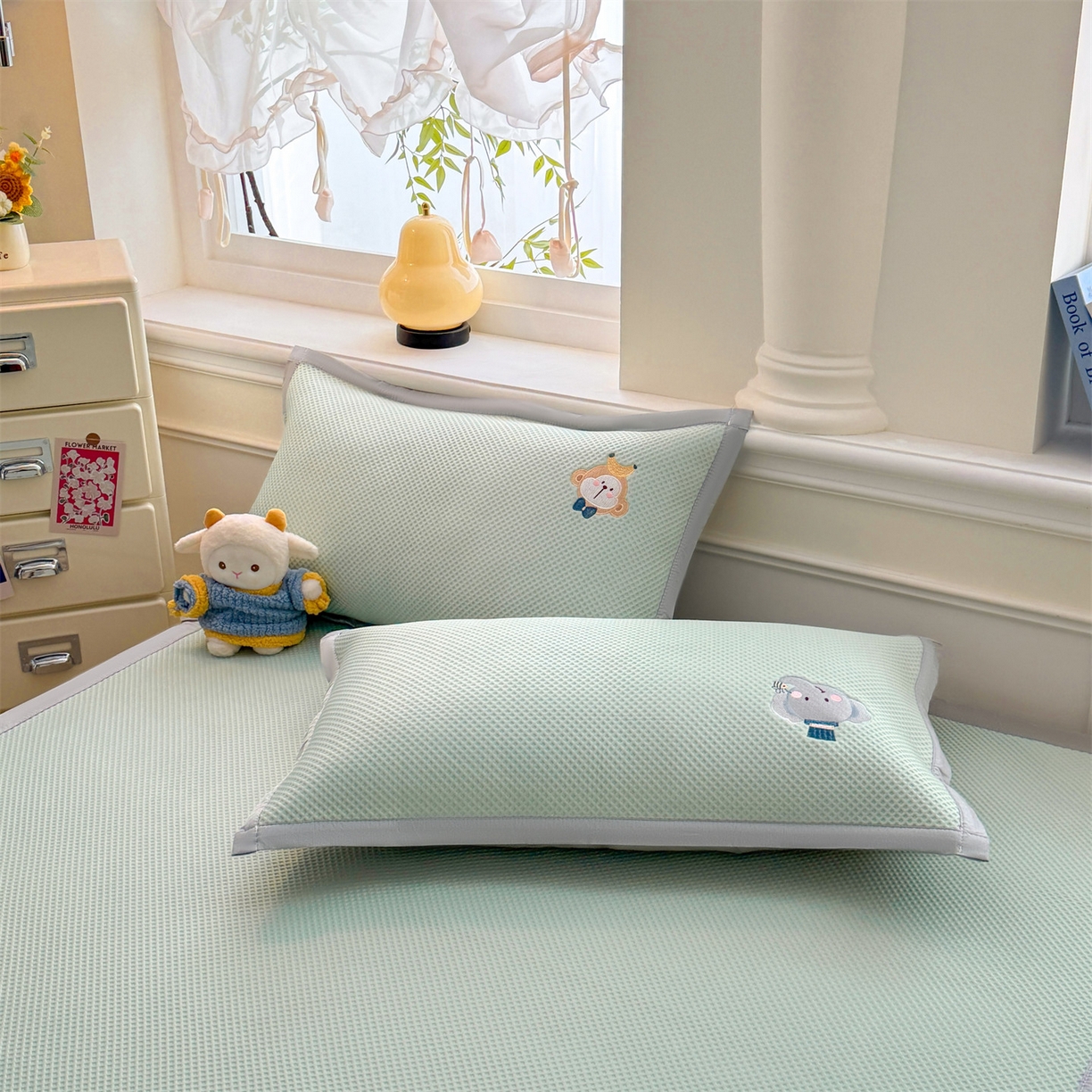 91家纺网 家纺一手货源 找家纺 布凡家居 2026新款高端A类PE高分子冰丝凉席卡通贴布凉席冰豆豆软凉席 动物园-青