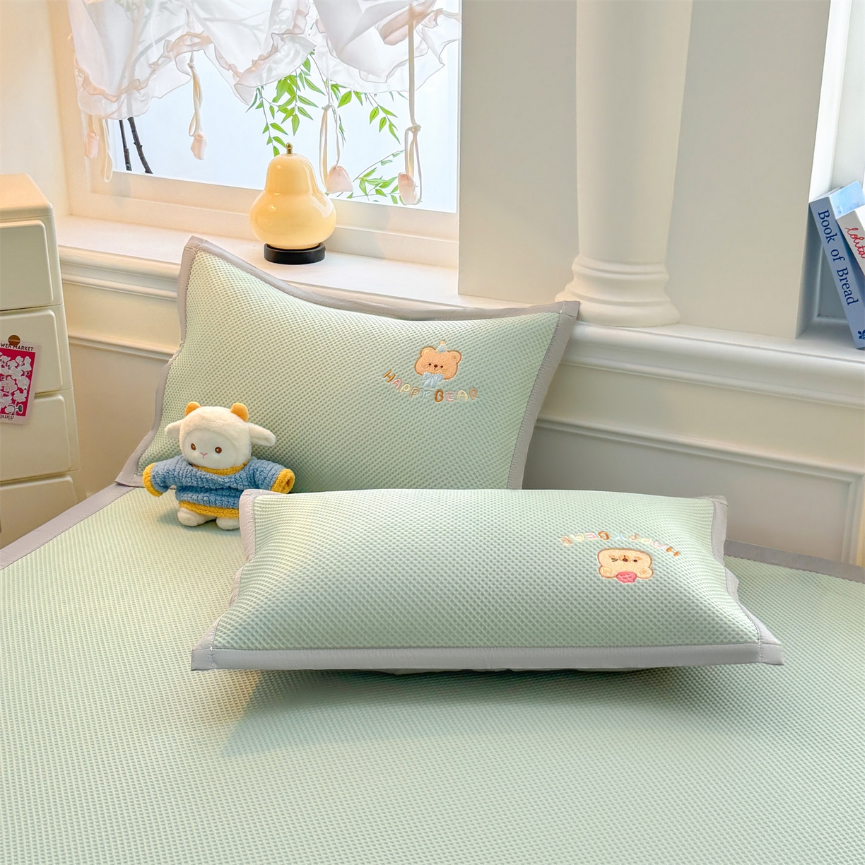 91家纺网 家纺一手货源 找家纺 布凡家居 2026新款高端A类PE高分子冰丝凉席卡通贴布凉席冰豆豆软凉席 熊熊世界-青