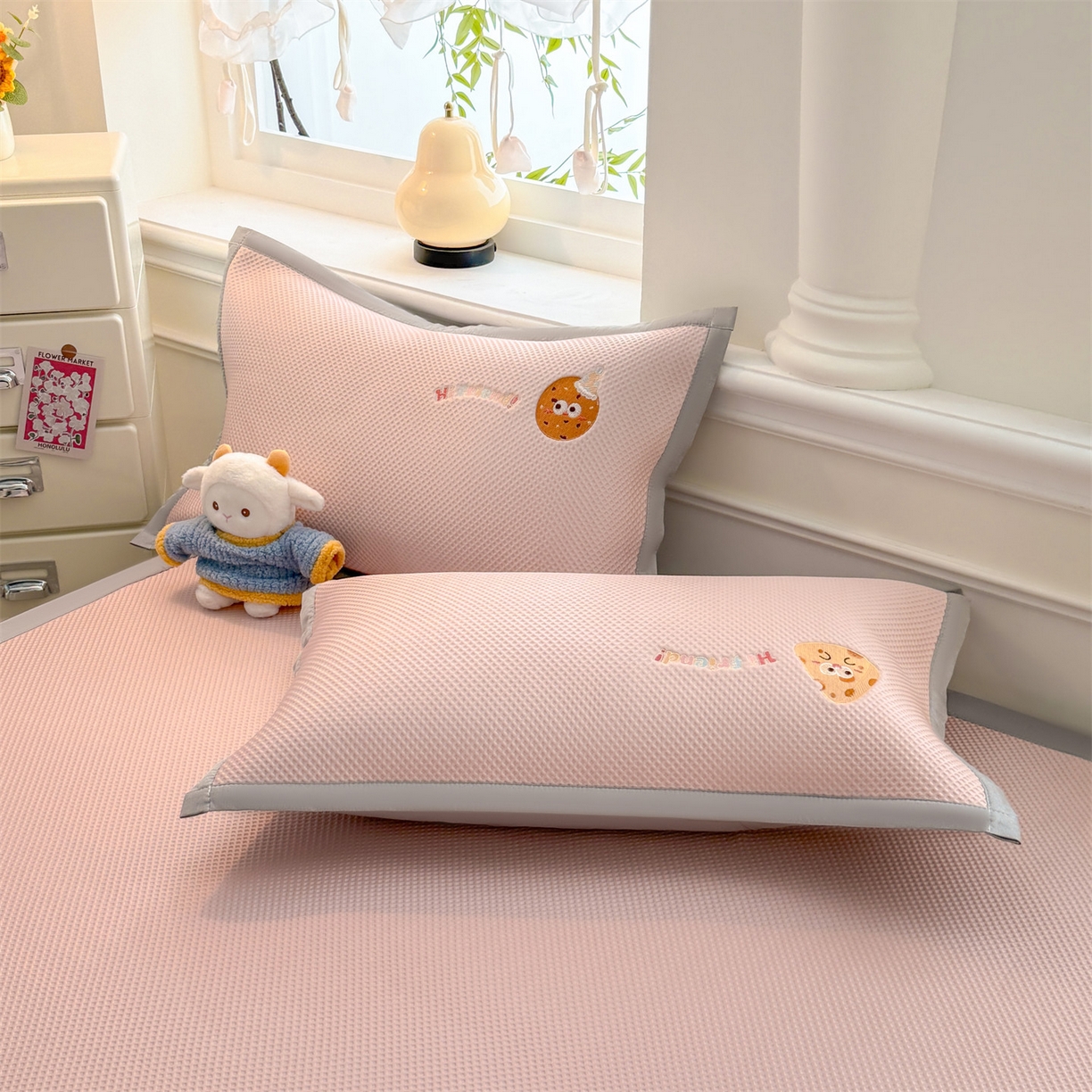 91家纺网 家纺一手货源 找家纺 布凡家居 2026新款高端A类PE高分子冰丝凉席卡通贴布凉席冰豆豆软凉席 甜点美食-粉