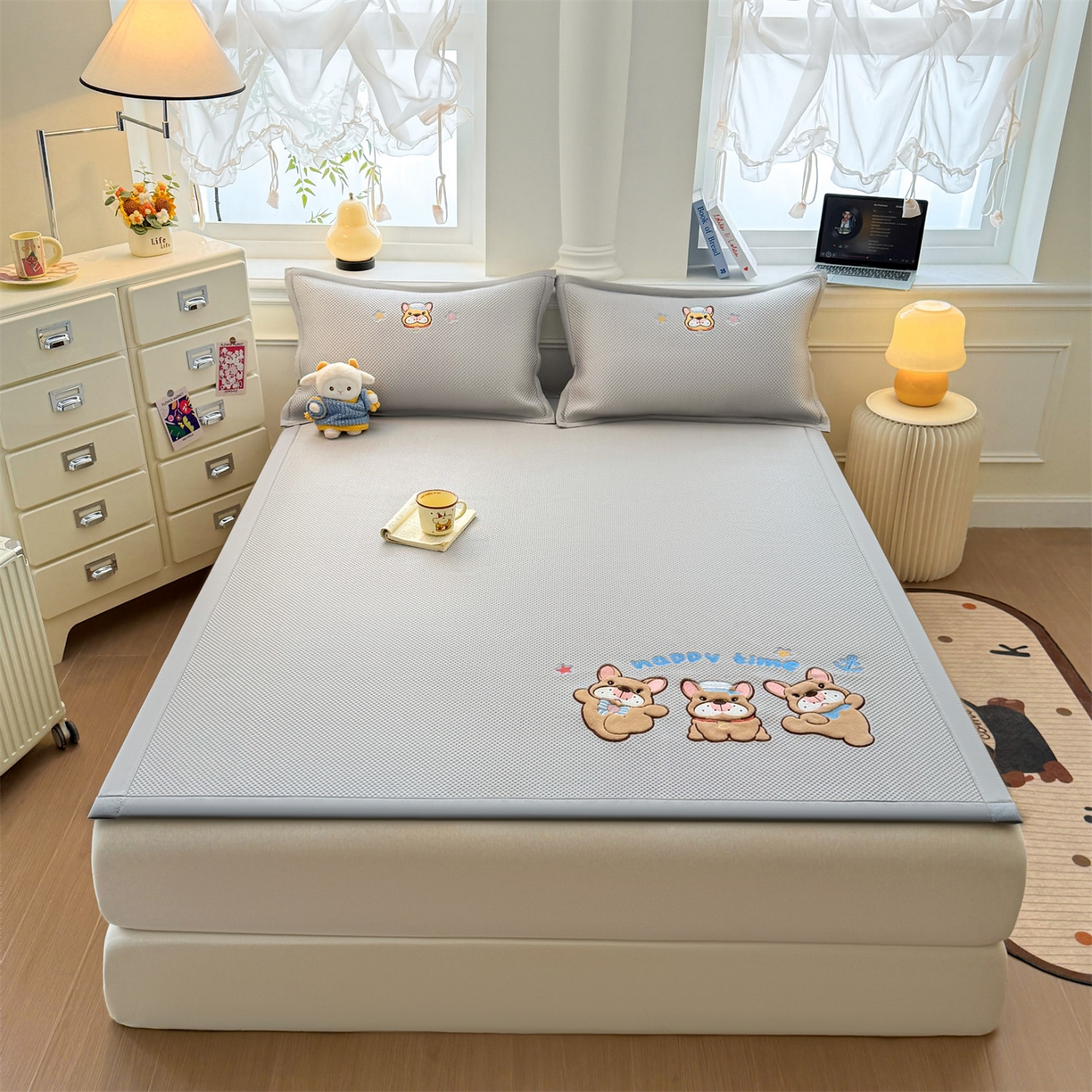 91家纺网 家纺一手货源 找家纺 布凡家居 2026新款高端A类PE高分子冰丝凉席卡通贴布凉席冰豆豆软凉席 旺旺伙伴-灰