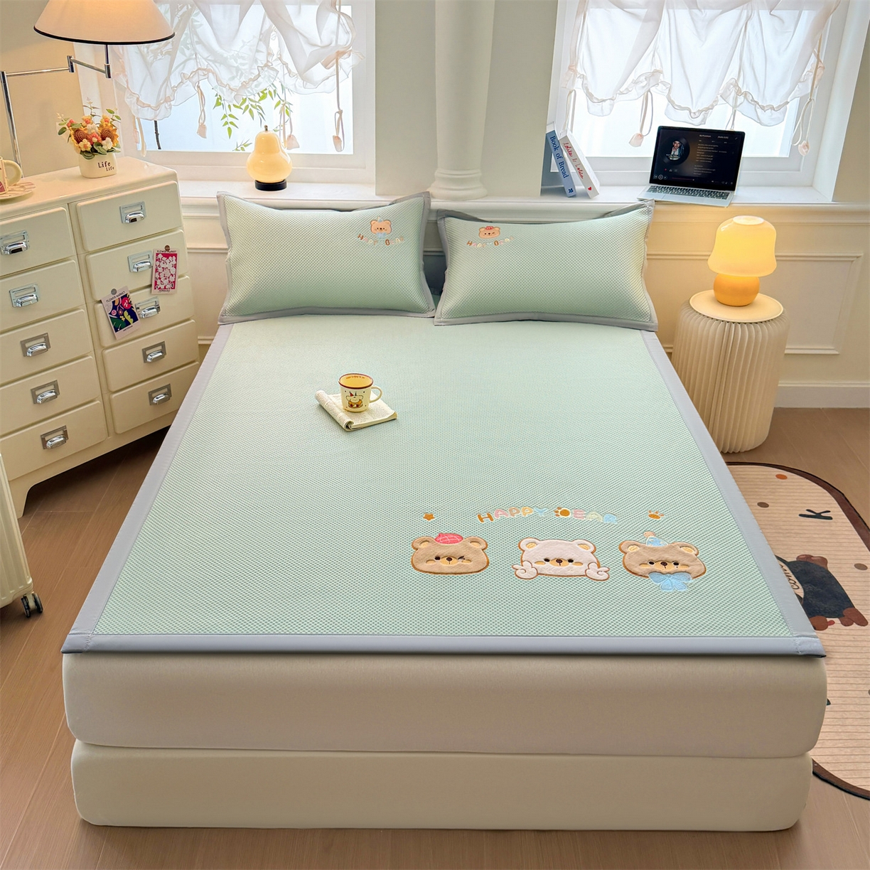 91家纺网 家纺一手货源 找家纺 布凡家居 2026新款高端A类PE高分子冰丝凉席卡通贴布凉席冰豆豆软凉席 熊熊世界-青