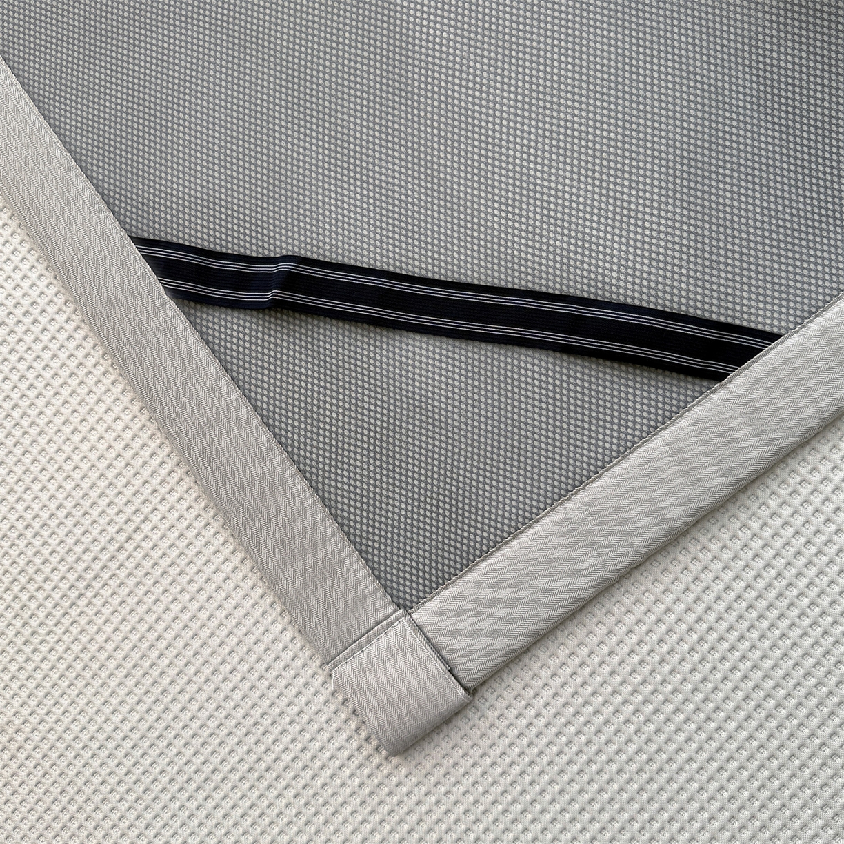 91家纺网 家纺一手货源 找家纺 布凡家居 2026新款高端A类PE高分子冰丝凉席卡通贴布凉席冰豆豆软凉席 旺旺伙伴-灰