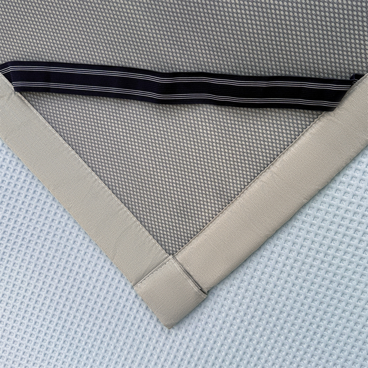 91家纺网 家纺一手货源 找家纺 布凡家居 2026新款高端A类PE高分子冰丝凉席卡通贴布凉席冰豆豆软凉席 天真小熊-兰