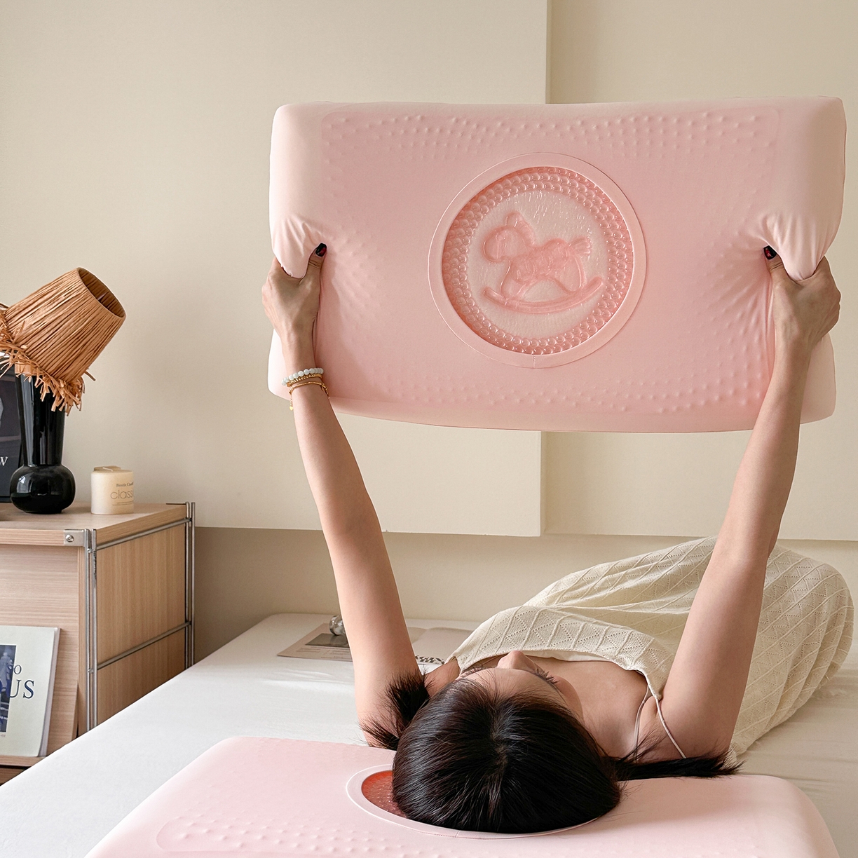 91家纺网 家纺一手货源 找家纺 （总）伟邦枕芯 2026新款锦氨凝胶记忆枕-马到成功