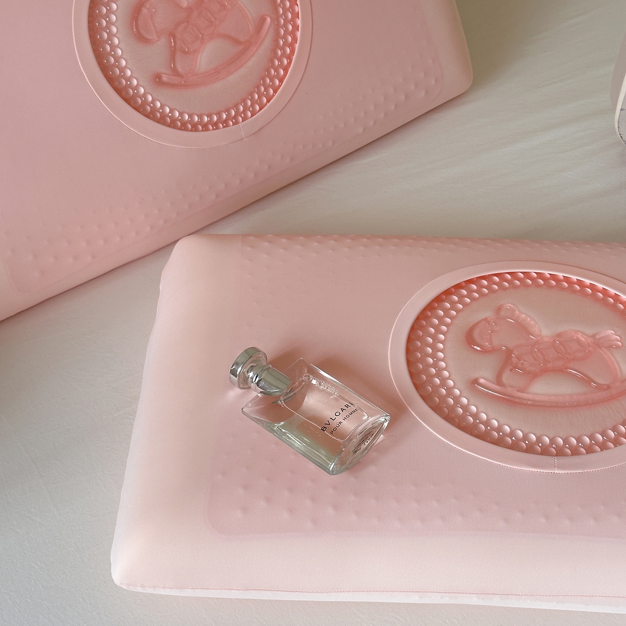 91家纺网 家纺一手货源 找家纺 （总）伟邦枕芯 2026新款锦氨凝胶记忆枕-马到成功