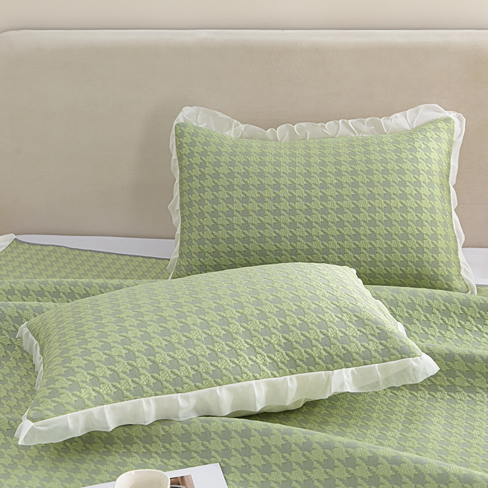 91家纺网 家纺一手货源 找家纺 德比尔斯  2026新款A类凉感凉豆豆床裙款凉席-千鸟格 千鸟格绿