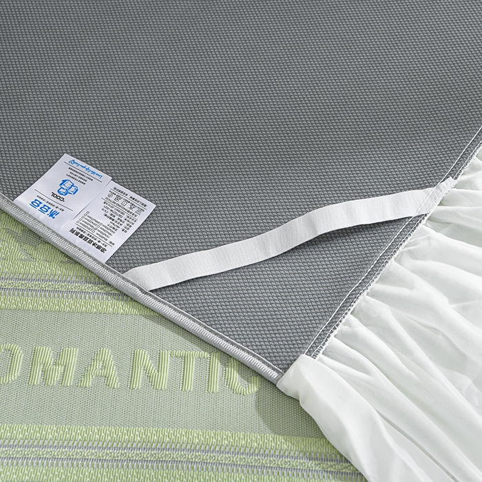 91家纺网 家纺一手货源 找家纺 德比尔斯  2026新款A类凉感凉豆豆床裙款凉席-千鸟格 千鸟格绿