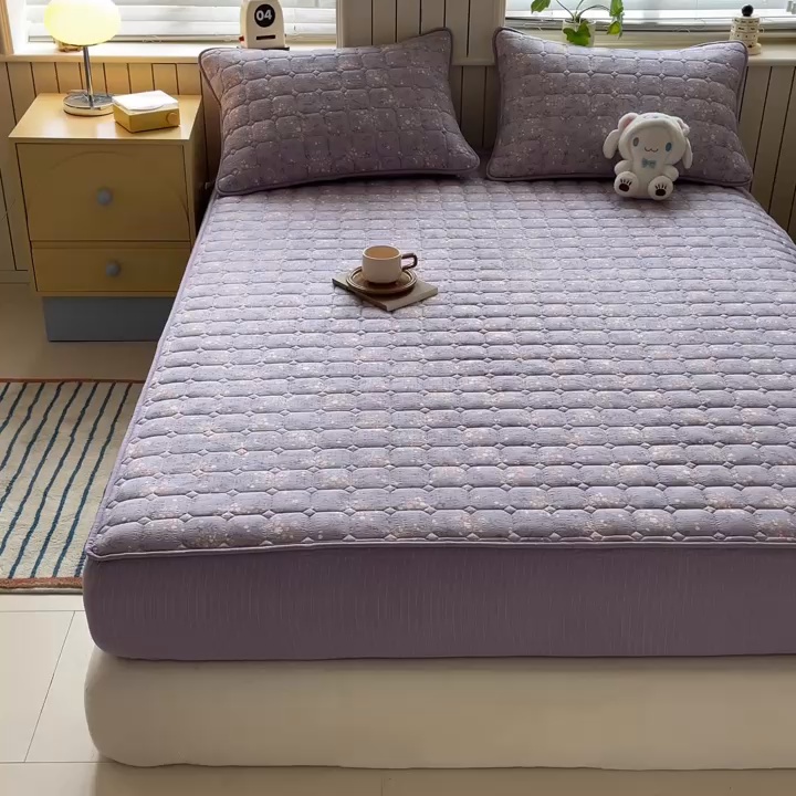 91家纺网 家纺一手货源 找家纺 优眠坊 2026新款亲肤泡芙纱夹棉单床笠床笠单件单品床笠三件套 柔紫碎花-夹棉款