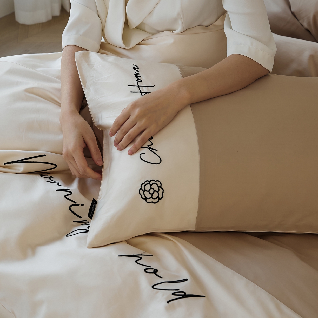 91家纺网 家纺一手货源 找家纺 EH家居 2026新款春夏新款天丝棉四件套江南系列 江南-甜褐色