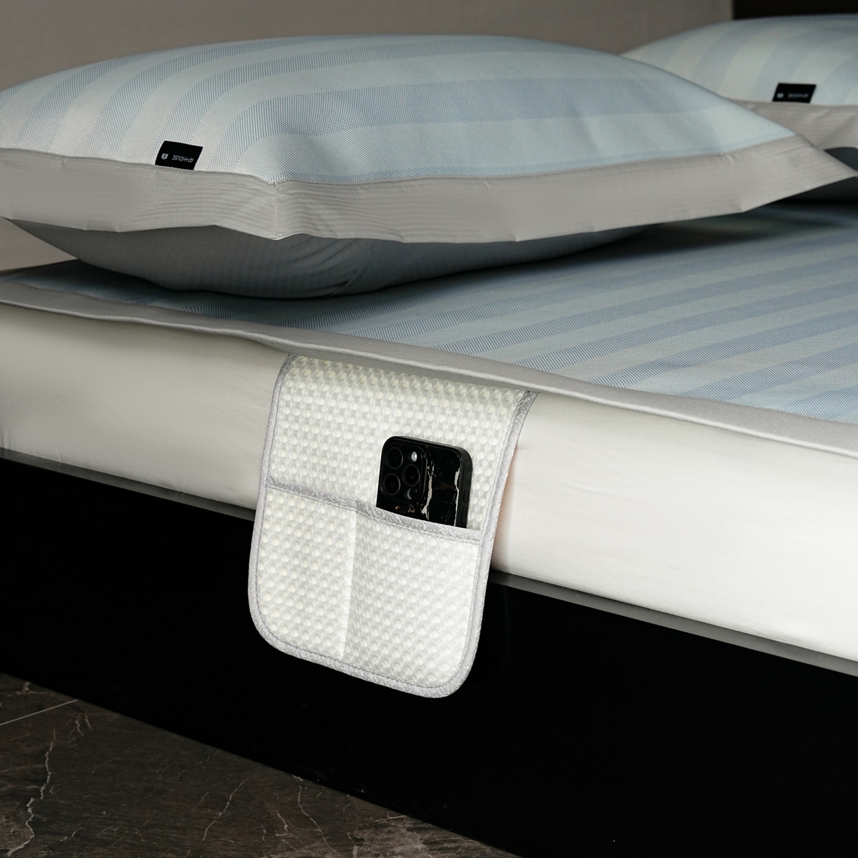 91家纺网 家纺一手货源 找家纺 三味舒屋 2026新款松间觅光系列印花冰丝席 觅光蓝