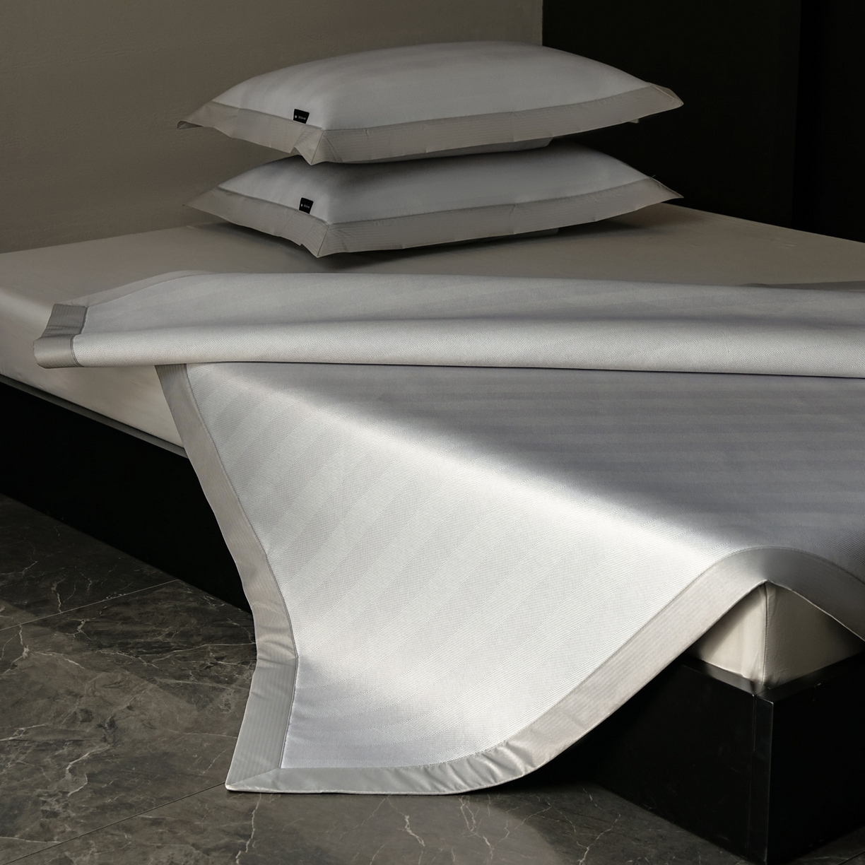 91家纺网 家纺一手货源 找家纺 三味舒屋 2026新款松间觅光系列印花冰丝席 觅光灰