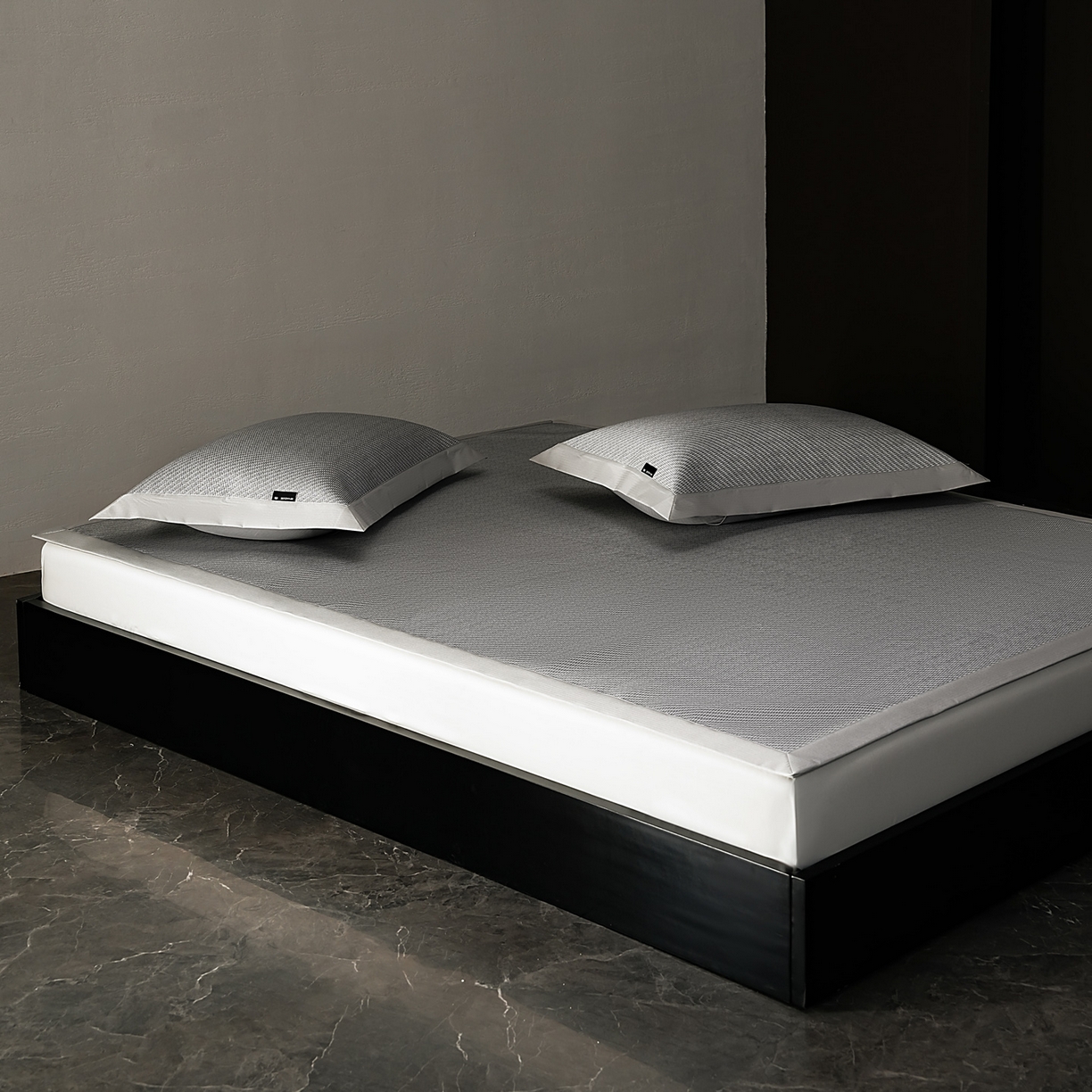 91家纺网 家纺一手货源 找家纺 三味舒屋 2026新款松间觅光系列印花冰丝席 松叶灰