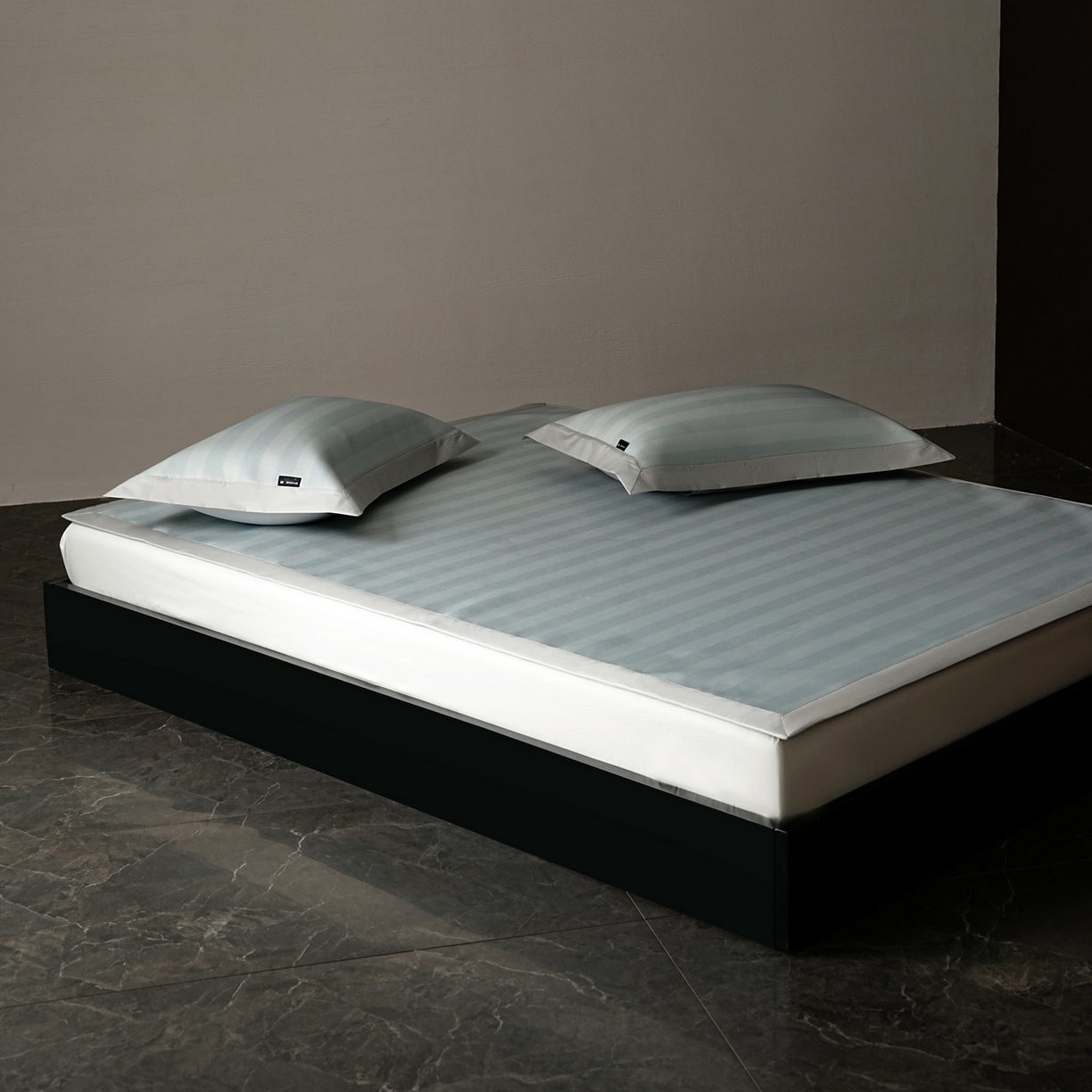 91家纺网 家纺一手货源 找家纺 三味舒屋 2026新款松间觅光系列印花冰丝席 觅光蓝