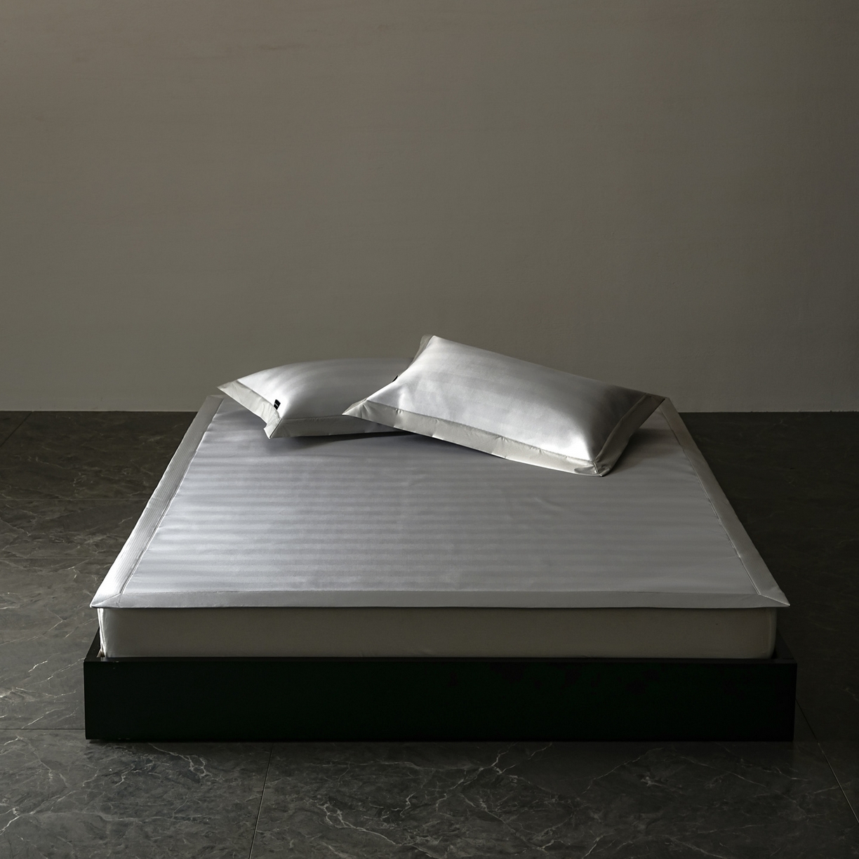 91家纺网 家纺一手货源 找家纺 三味舒屋 2026新款松间觅光系列印花冰丝席 觅光灰