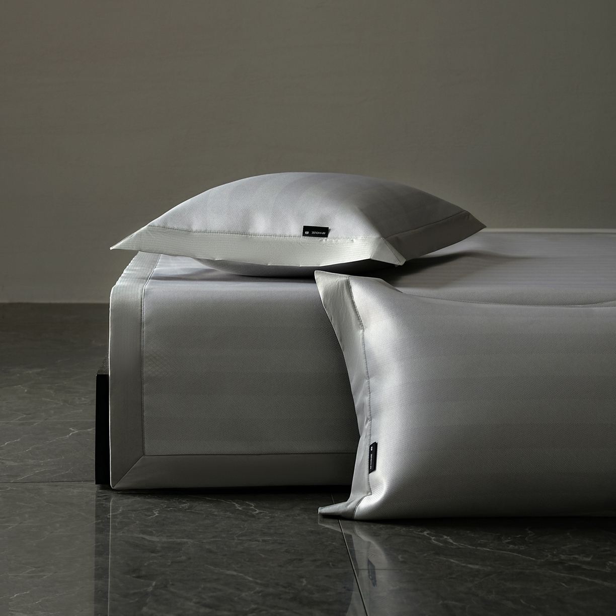 91家纺网 家纺一手货源 找家纺 三味舒屋 2026新款松间觅光系列印花冰丝席 觅光灰