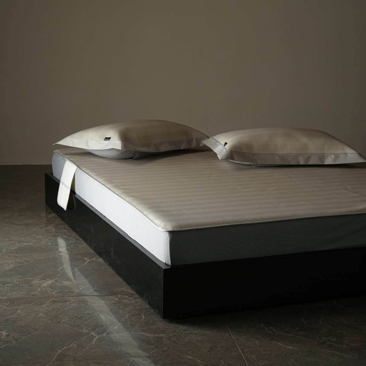 91家纺网 家纺一手货源 找家纺 三味舒屋 2026新款松间觅光系列印花冰丝席 觅光黄 床笠款