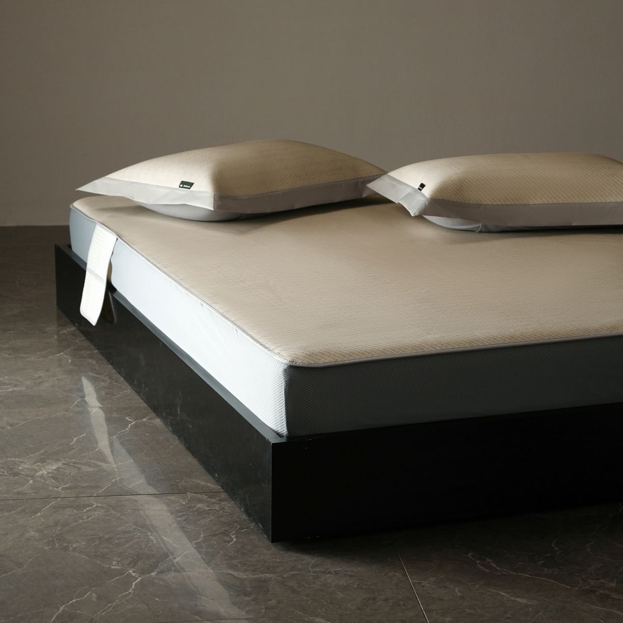 91家纺网 家纺一手货源 找家纺 三味舒屋 2026新款松间觅光系列印花冰丝席 松叶米 床笠款