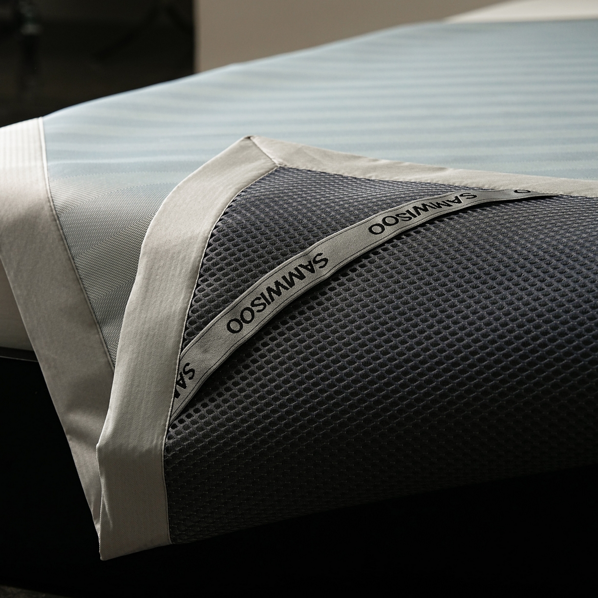 91家纺网 家纺一手货源 找家纺 三味舒屋 2026新款松间觅光系列印花冰丝席 觅光蓝