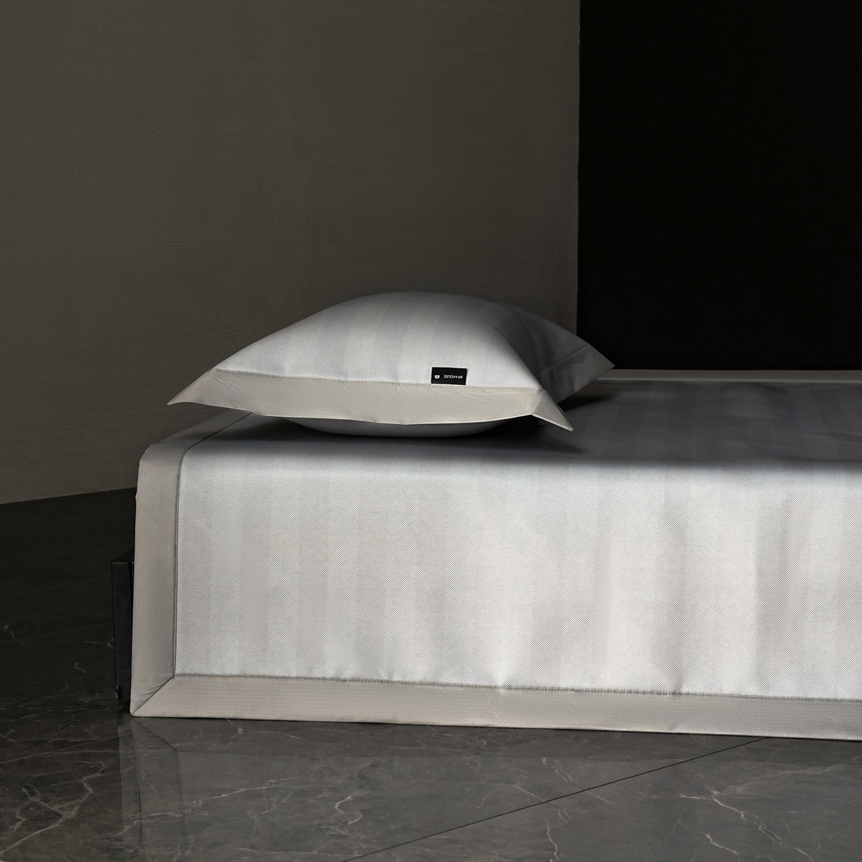 91家纺网 家纺一手货源 找家纺 三味舒屋 2026新款松间觅光系列印花冰丝席 觅光灰