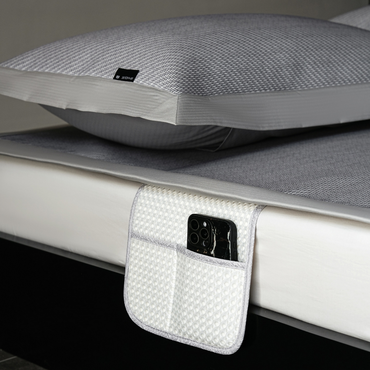 91家纺网 家纺一手货源 找家纺 三味舒屋 2026新款松间觅光系列印花冰丝席 松叶灰