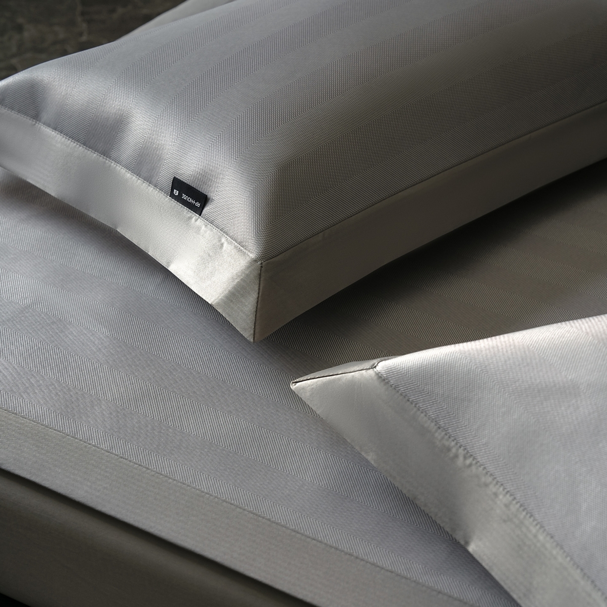 91家纺网 家纺一手货源 找家纺 三味舒屋 2026新款松间觅光系列印花冰丝席 觅光灰