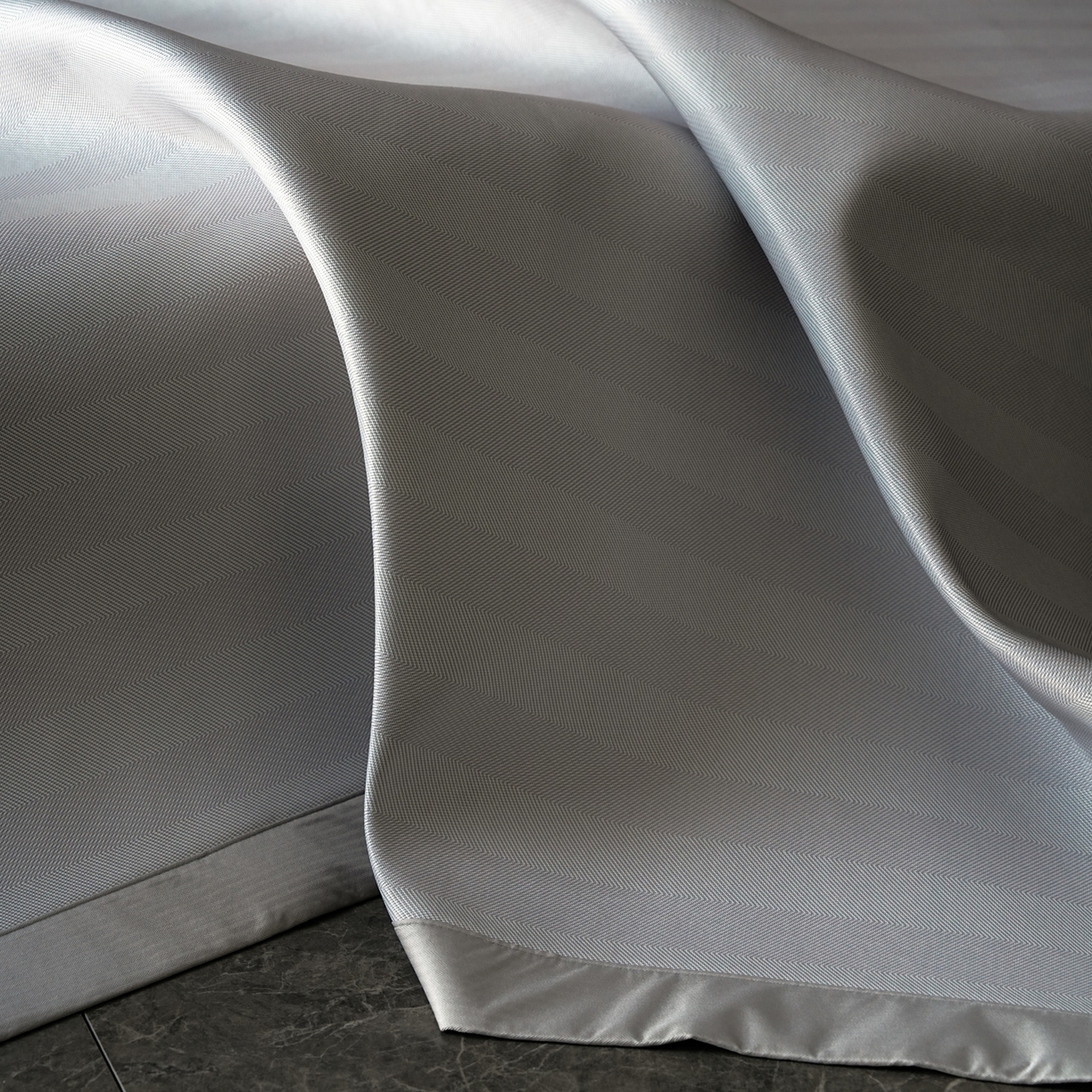 91家纺网 家纺一手货源 找家纺 三味舒屋 2026新款松间觅光系列印花冰丝席 觅光灰